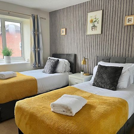 Lush House Close To Ashford Town Centre With Driveway Экстерьер фото