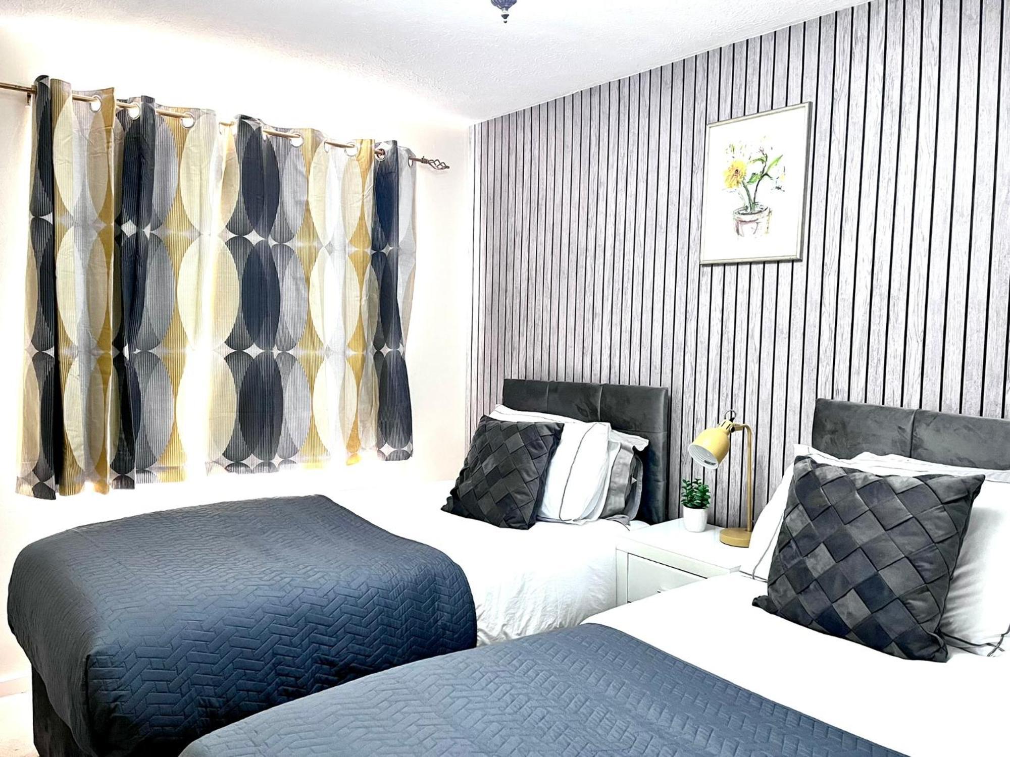 Lush House Close To Ashford Town Centre With Driveway Экстерьер фото