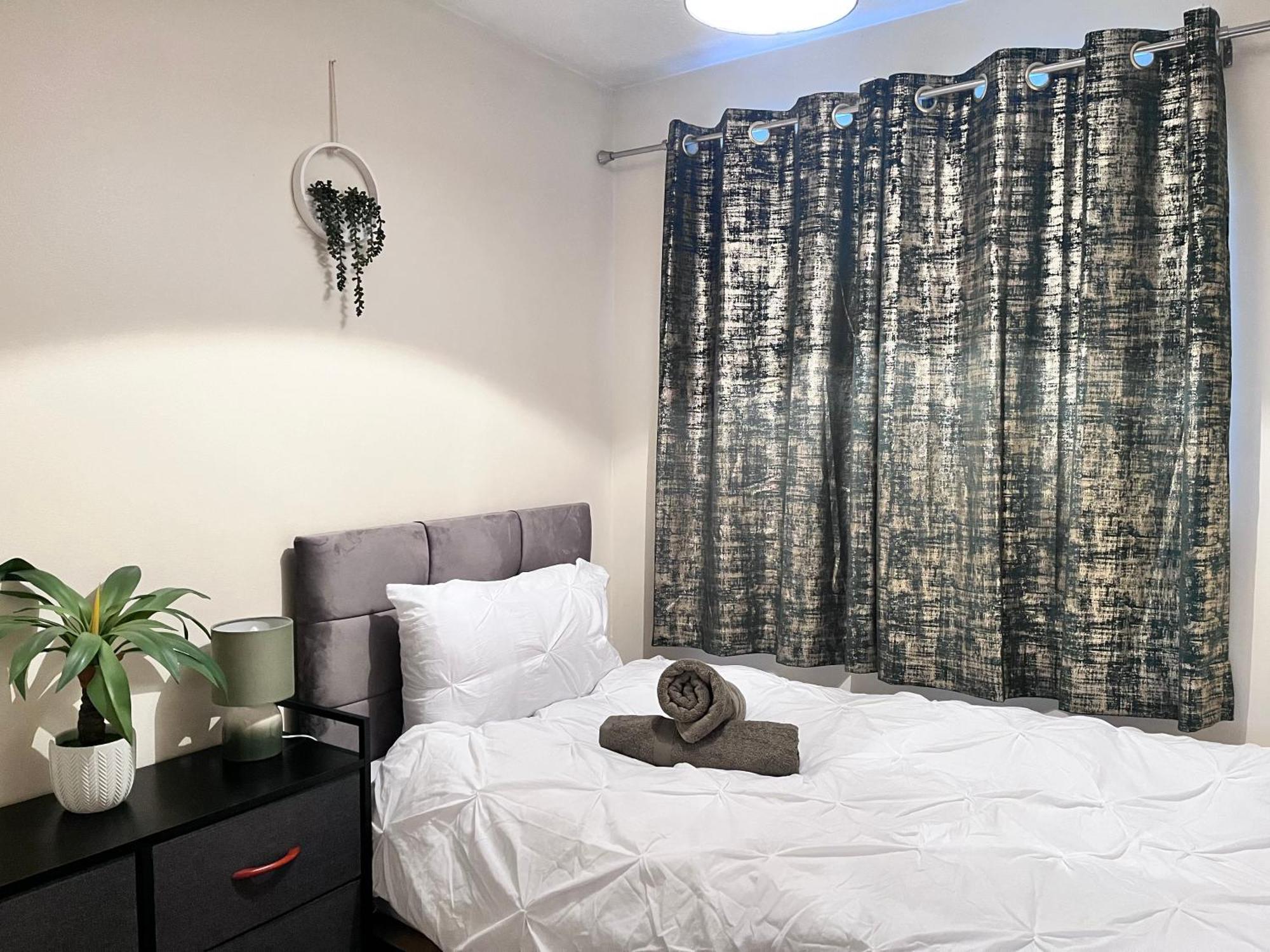 Lush House Close To Ashford Town Centre With Driveway Экстерьер фото