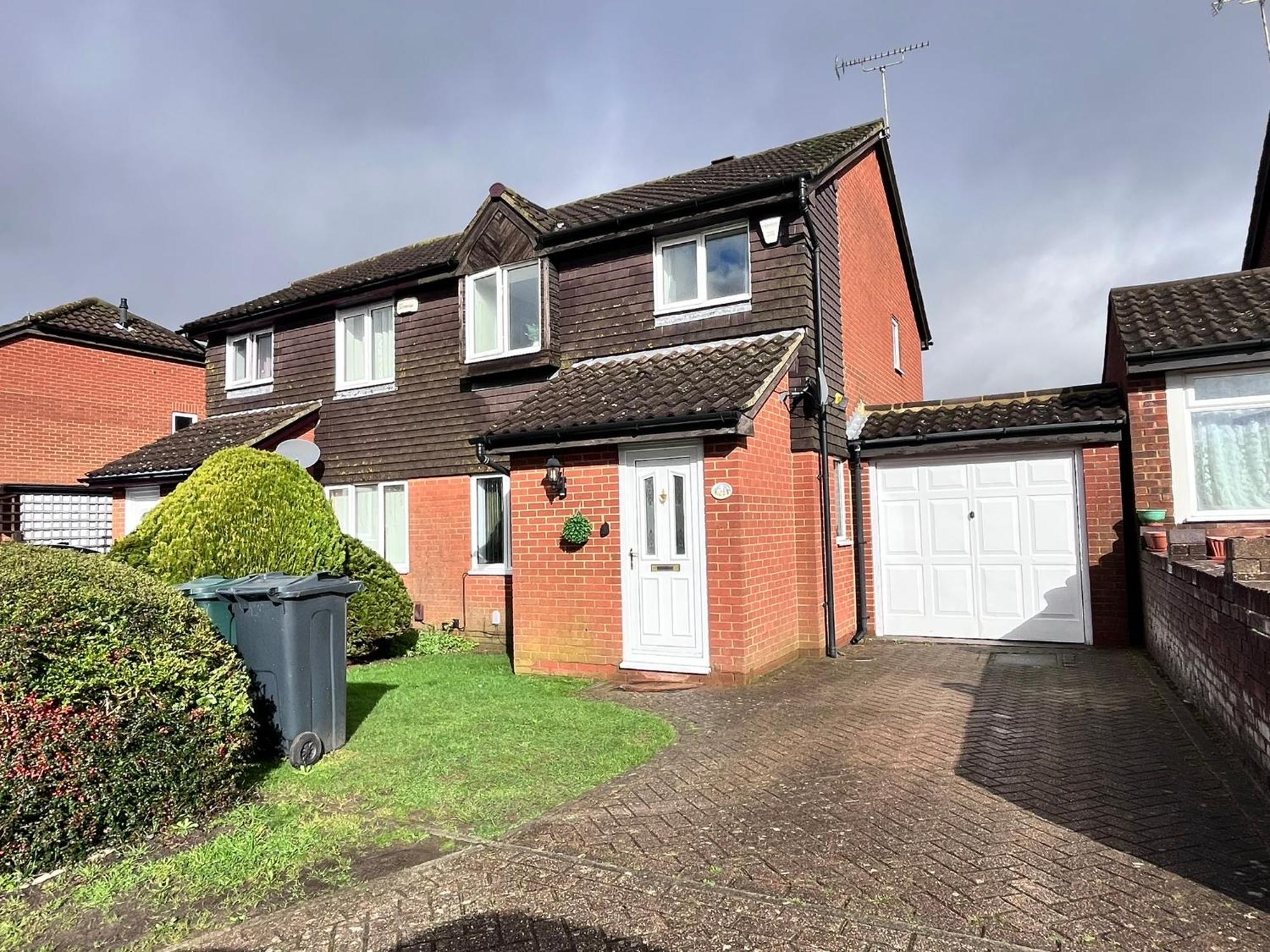 Lush House Close To Ashford Town Centre With Driveway Экстерьер фото