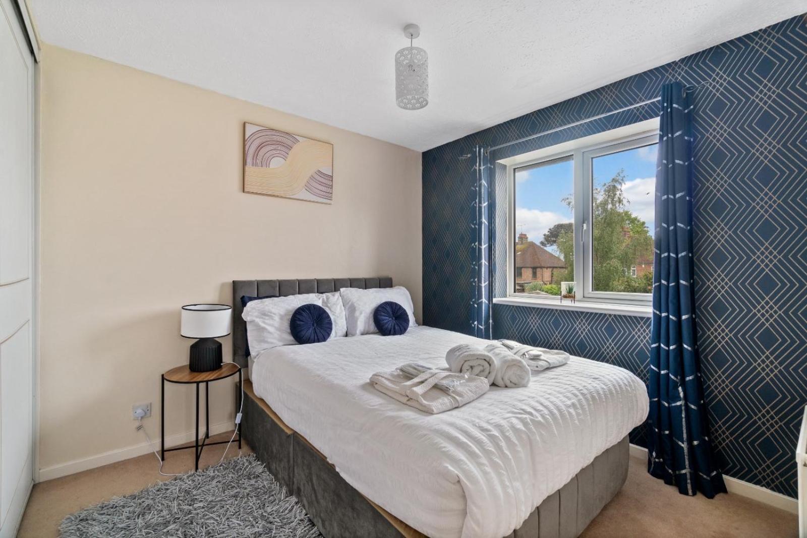 Lush House Close To Ashford Town Centre With Driveway Экстерьер фото